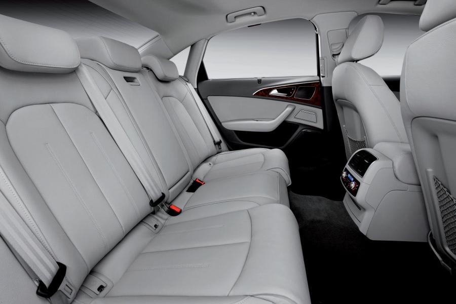 Интерьер Audi A6 L e-Tron Concept (4G, C7) 2012 года  (фото 8 из 17)